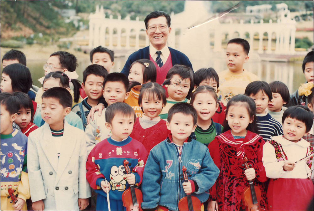 会长李自立学员们在植物园合影 副本.jpg